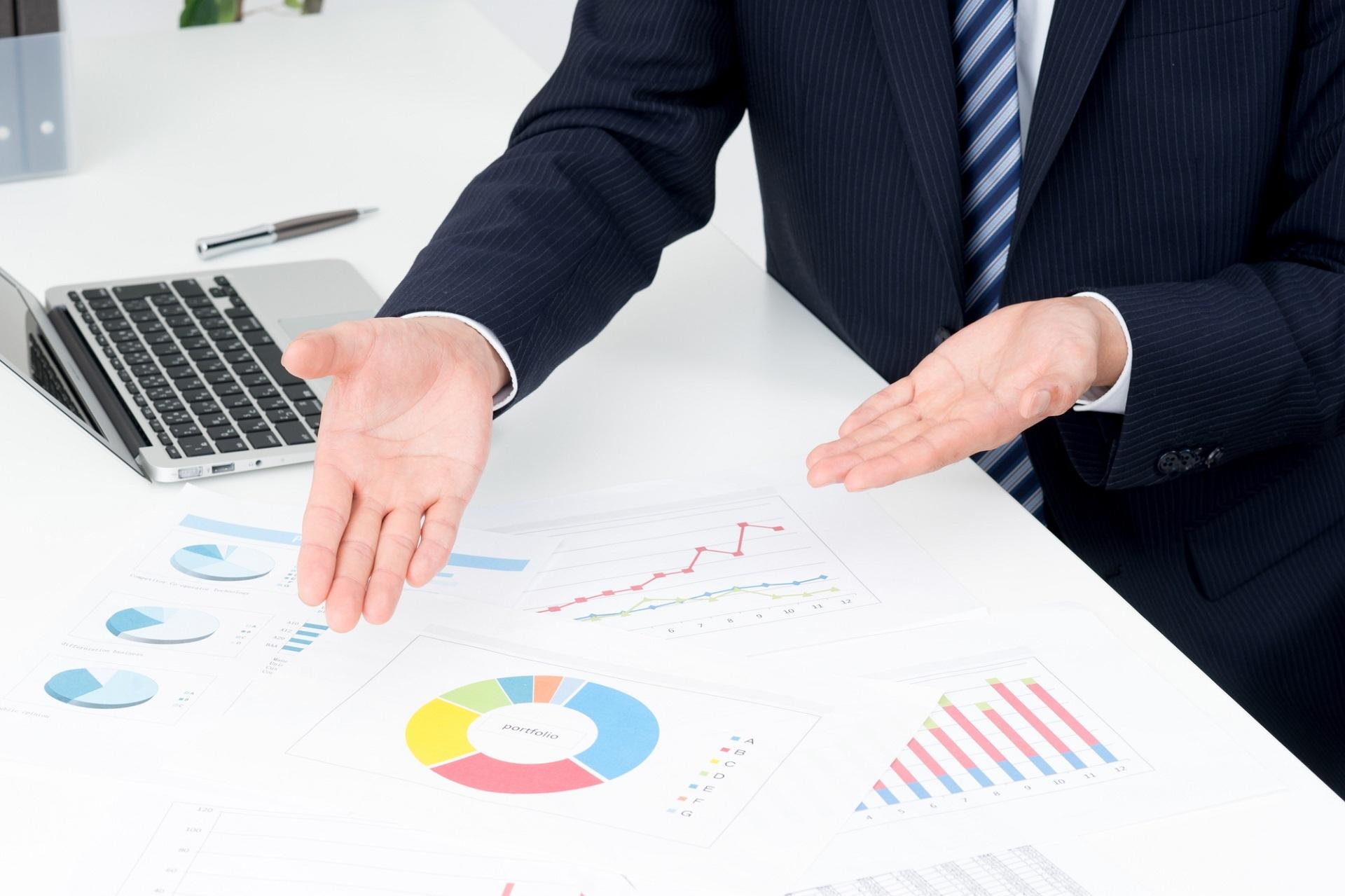 提案するビジネスマン